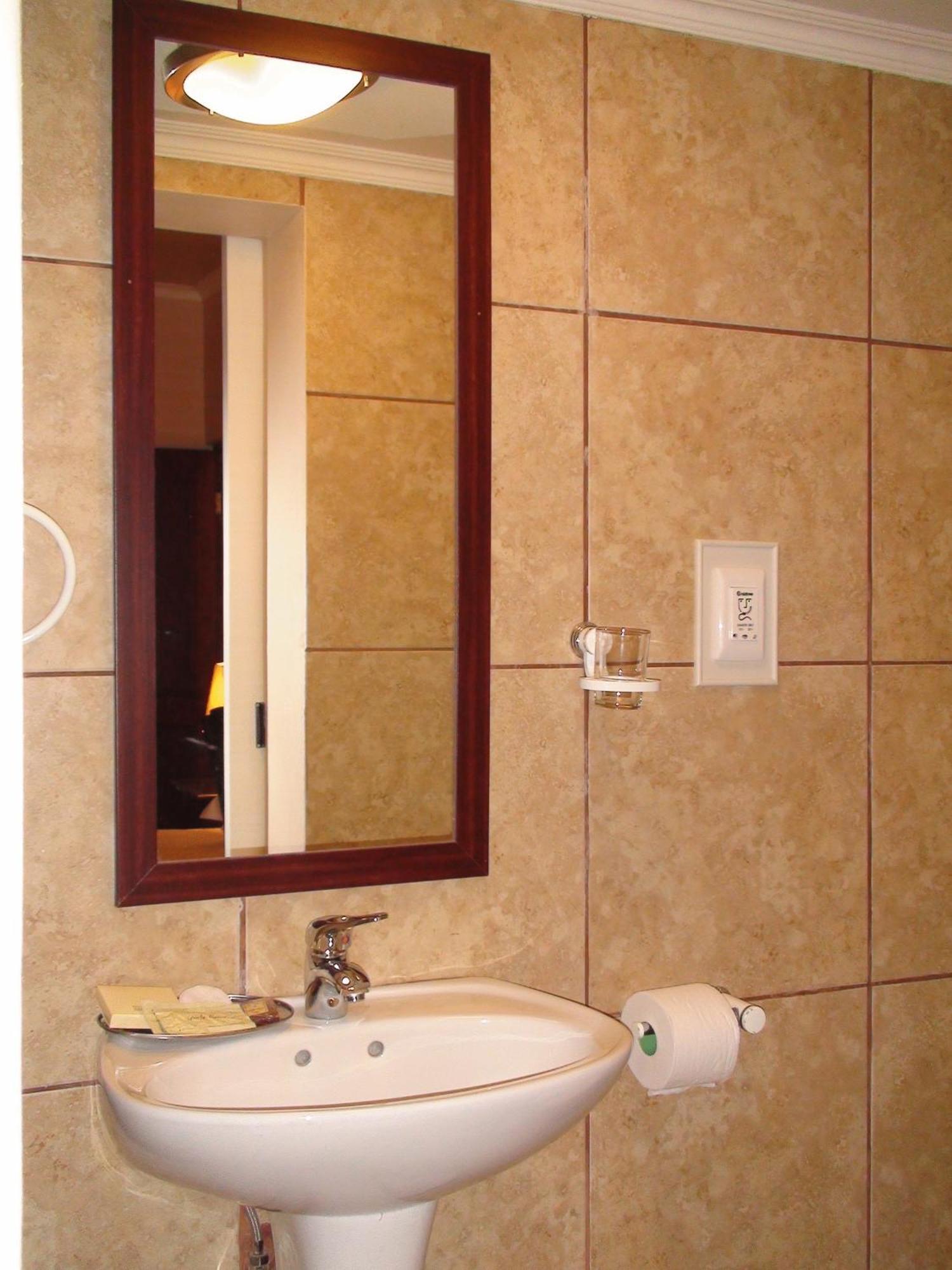 יוהנסבורג Villa Lugano Guesthouse מראה חיצוני תמונה